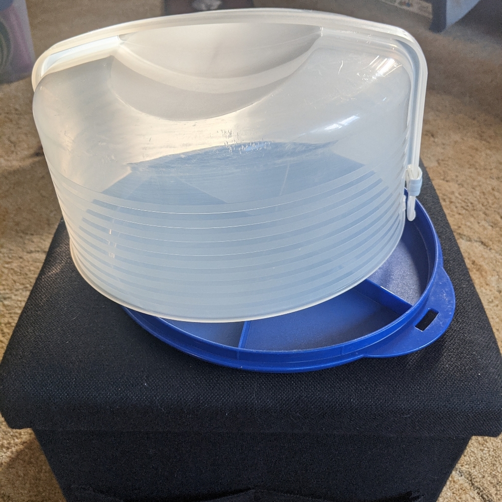 Tupperware Round Cake - Picture 2 of 4